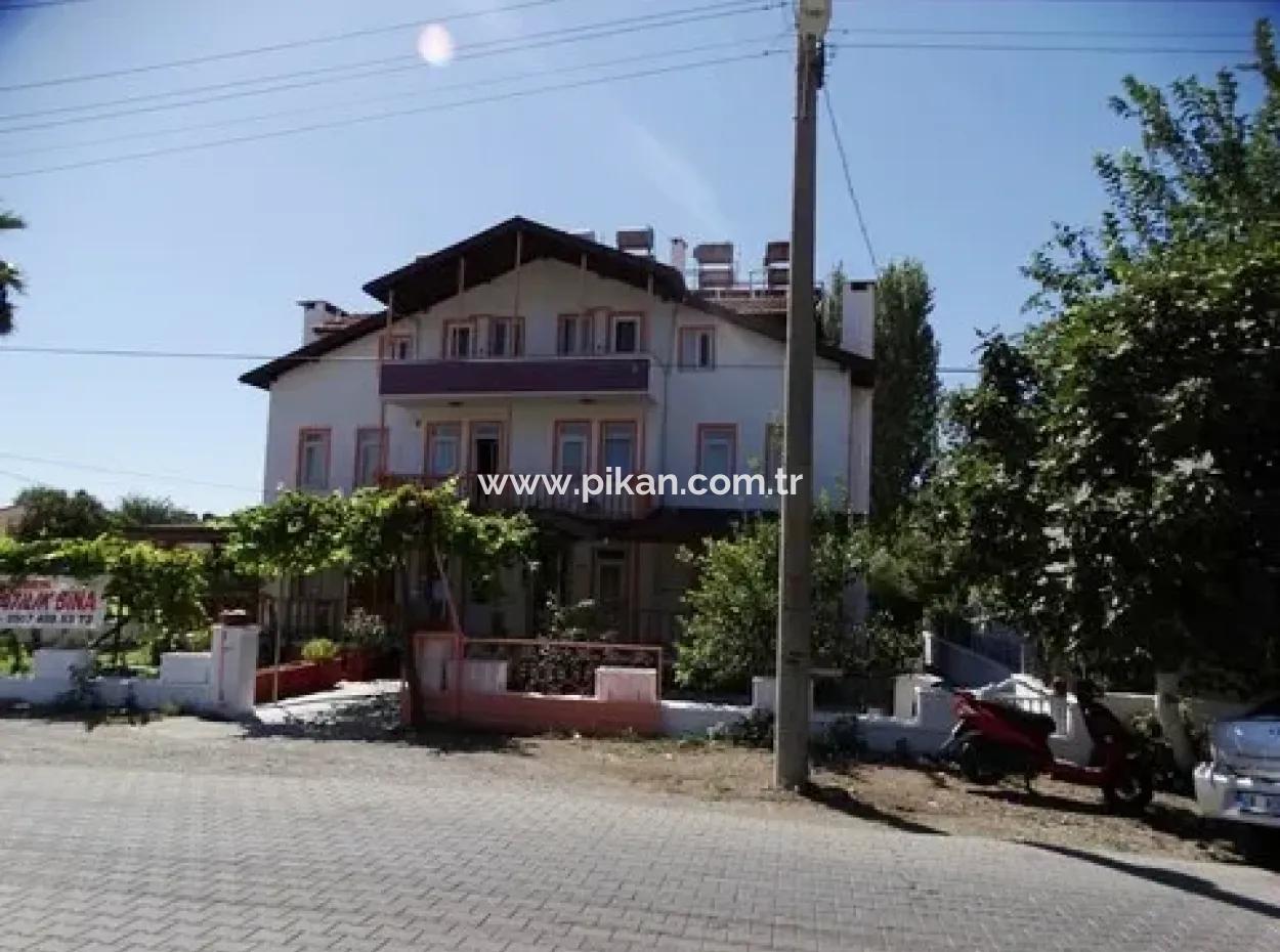 6 Mehrfamilienhäuser Auf 717 M2 Grundstück Im Zentrum Von Köyceiz Stehen Komplett Zum Verkauf