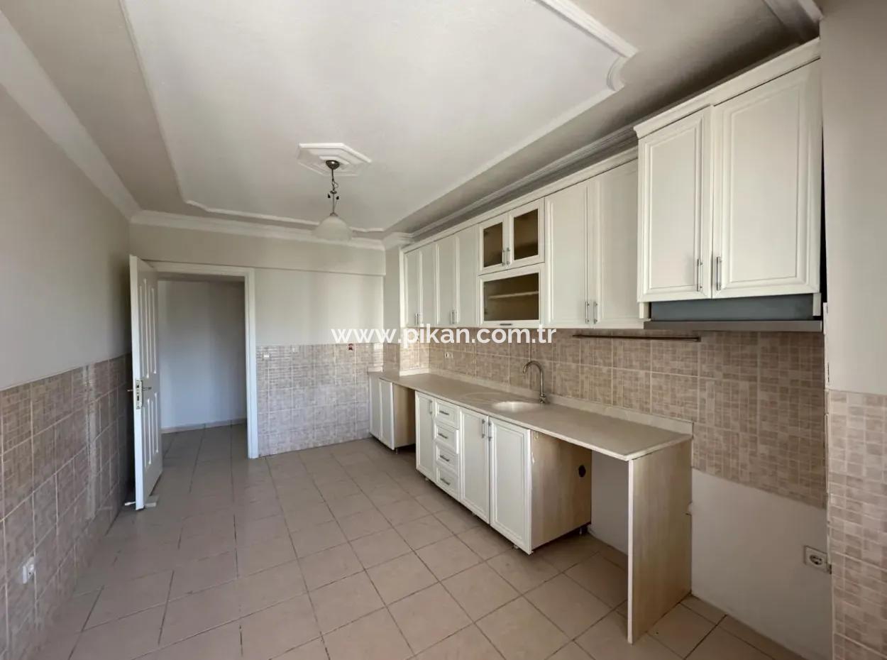 Boulevard Fassade 3 1 Wohnzimmer- Und Küchenwohnung Zum Verkauf