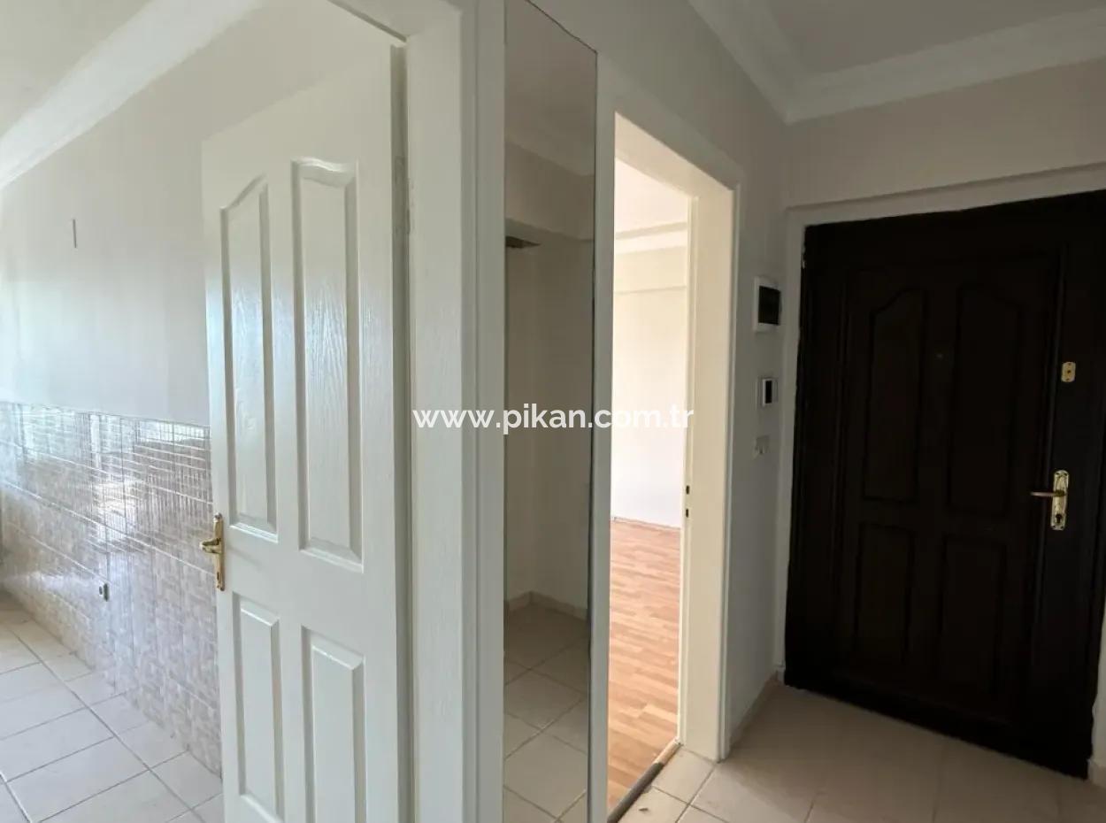 Boulevard Fassade 3 1 Wohnzimmer- Und Küchenwohnung Zum Verkauf