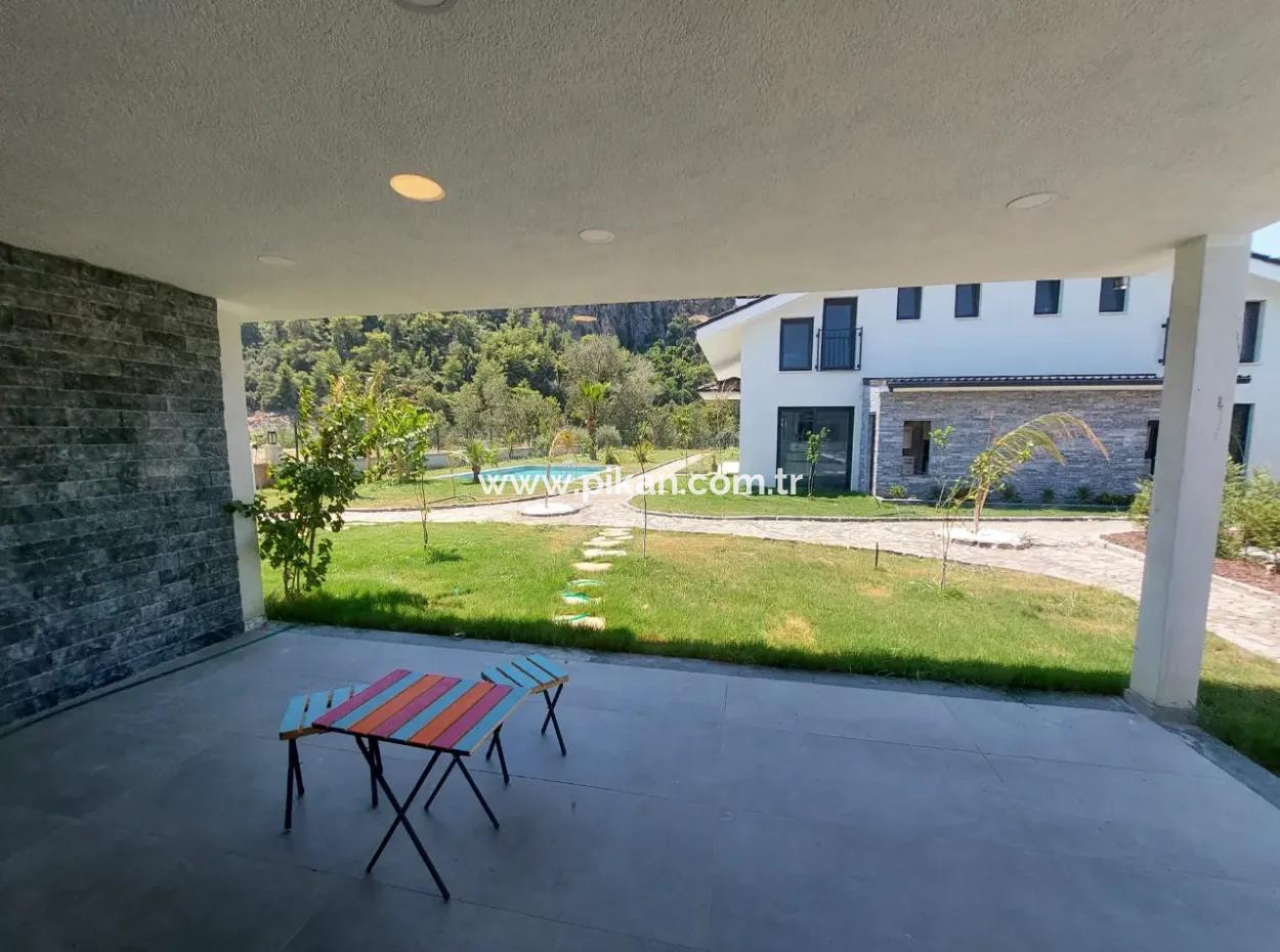 8 Brandneue Villen Auf Einem 2.600 M2 Großen, Freistehenden Grundstück Am Kanal In Muğla Dalyanda Zur Vermietung Für Tourismusunternehmen