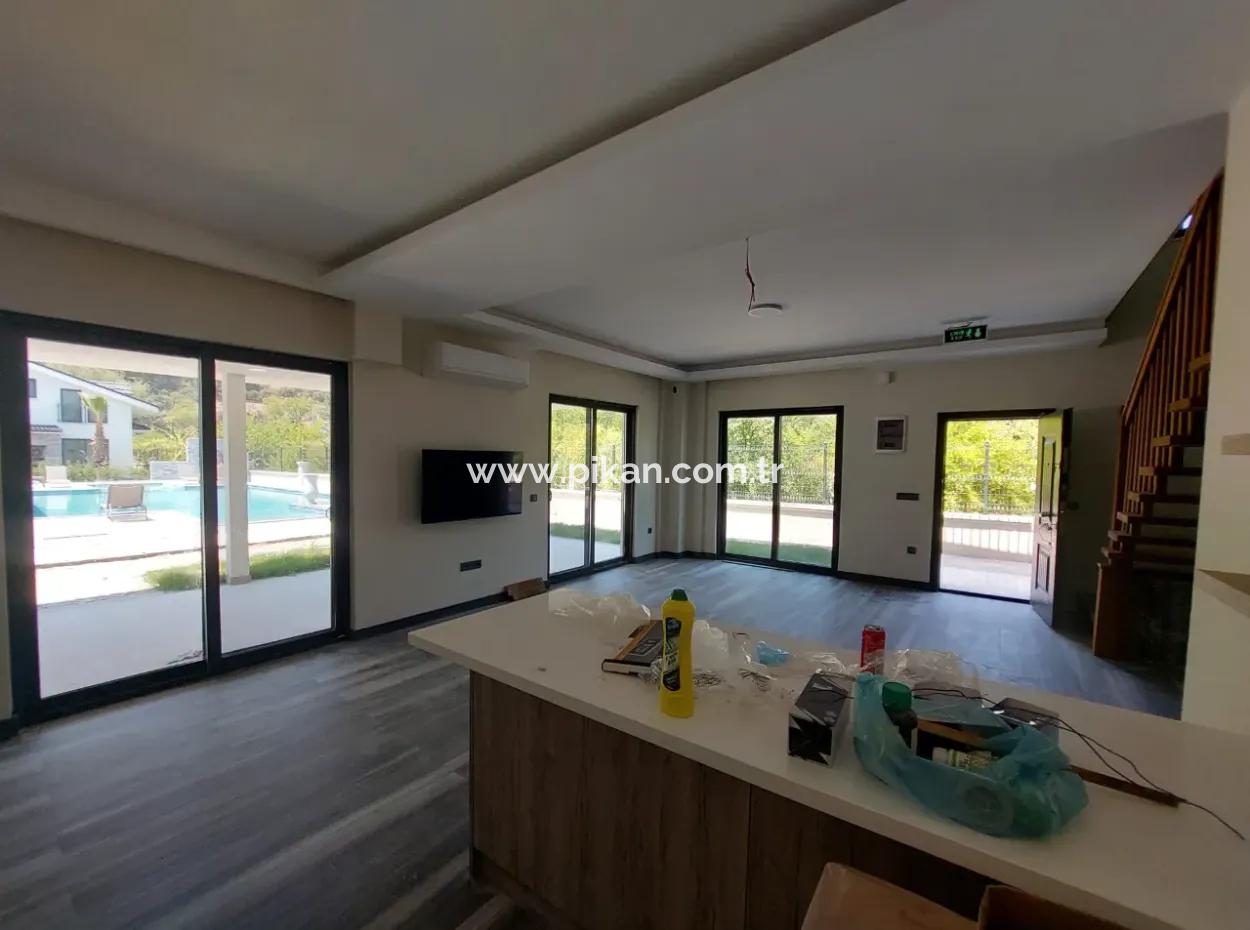 8 Brandneue Villen Auf Einem 2.600 M2 Großen, Freistehenden Grundstück Am Kanal In Muğla Dalyanda Zur Vermietung Für Tourismusunternehmen