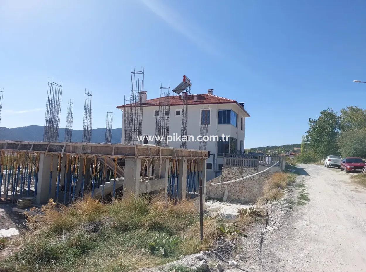 500M2 Grundstück Im Zentrum Von Çameli Im Gegenzug Für Einen Vorgefertigten Boden Mit Baugenehmigung