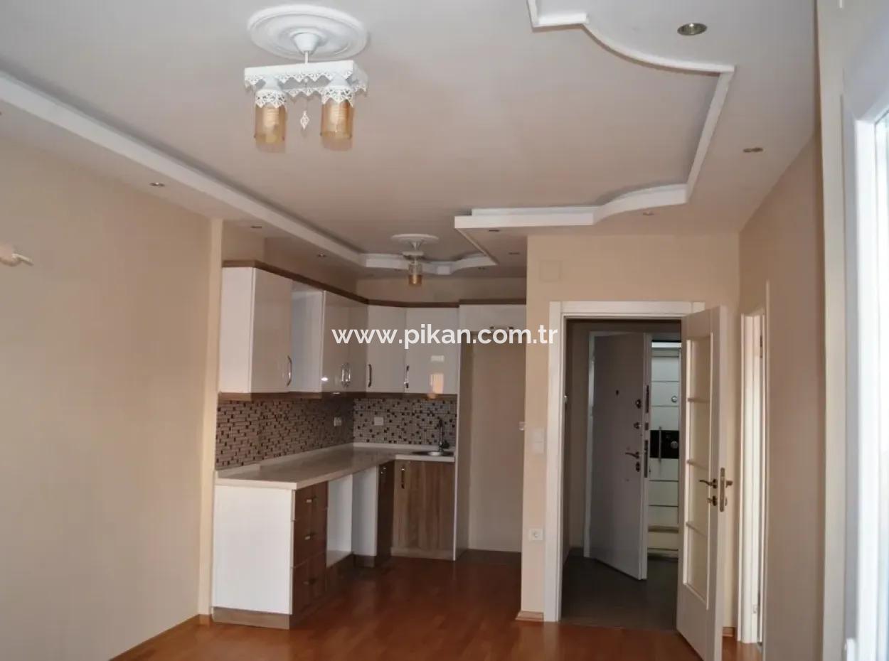 Null Geschäfte Zum Verkauf Im Dorf Business Center