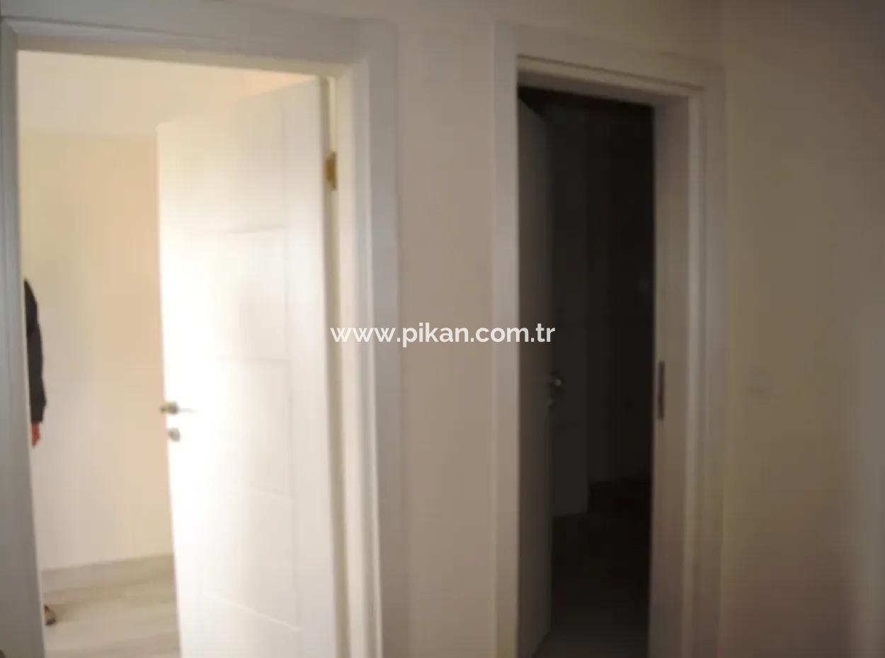 Null Geschäfte Zum Verkauf Im Dorf Business Center