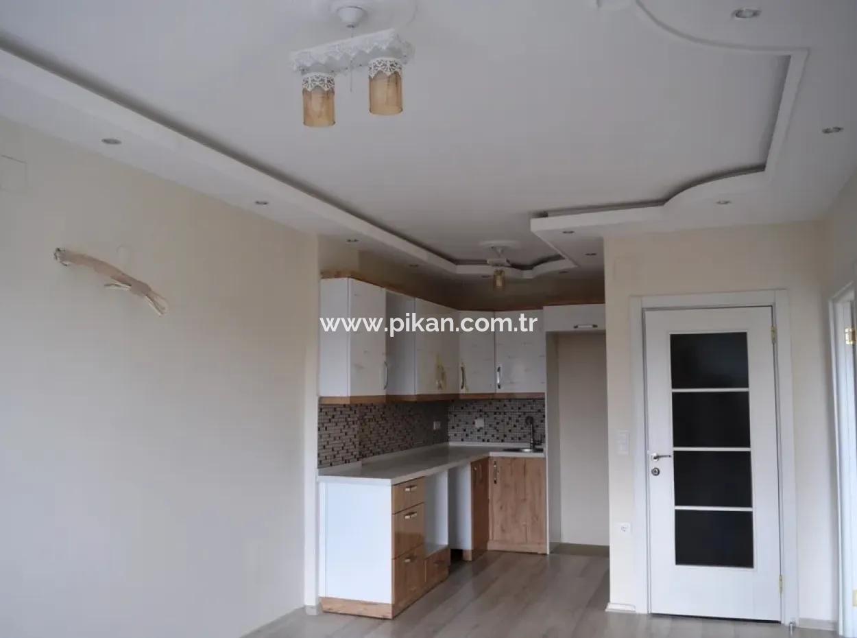 Null Geschäfte Zum Verkauf Im Dorf Business Center