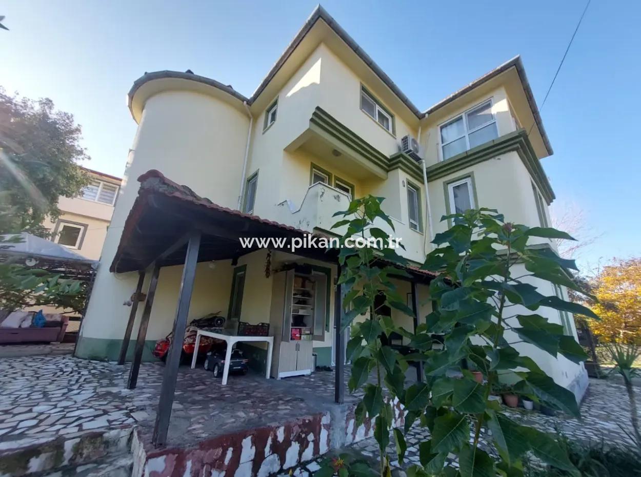 Ein Haus Mit 4 1 Und 3 1 Schwimmbädern Auf Einem 645 M² Großen Grundstück In Ortaca Kemaliye Steht Zum Verkauf Oder Zum Tausch.