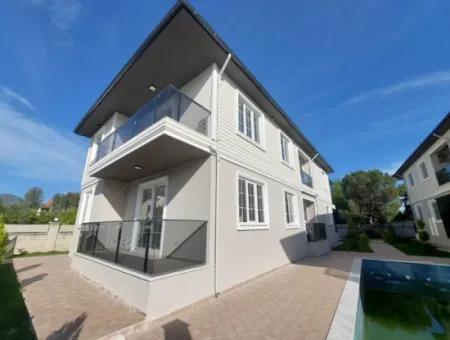 2 In 1 Null Erdgeschosswohnung Mit Schwimmbad Im Zentrum Zu Vermieten