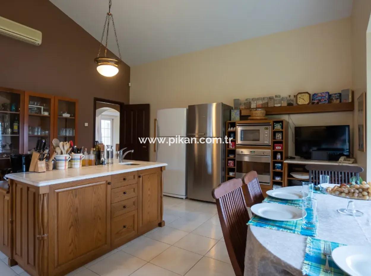 7 In 1 Detached Luxury House On A 2300 M2 Plot For Sale In Zekeriyaköy, Istanbul