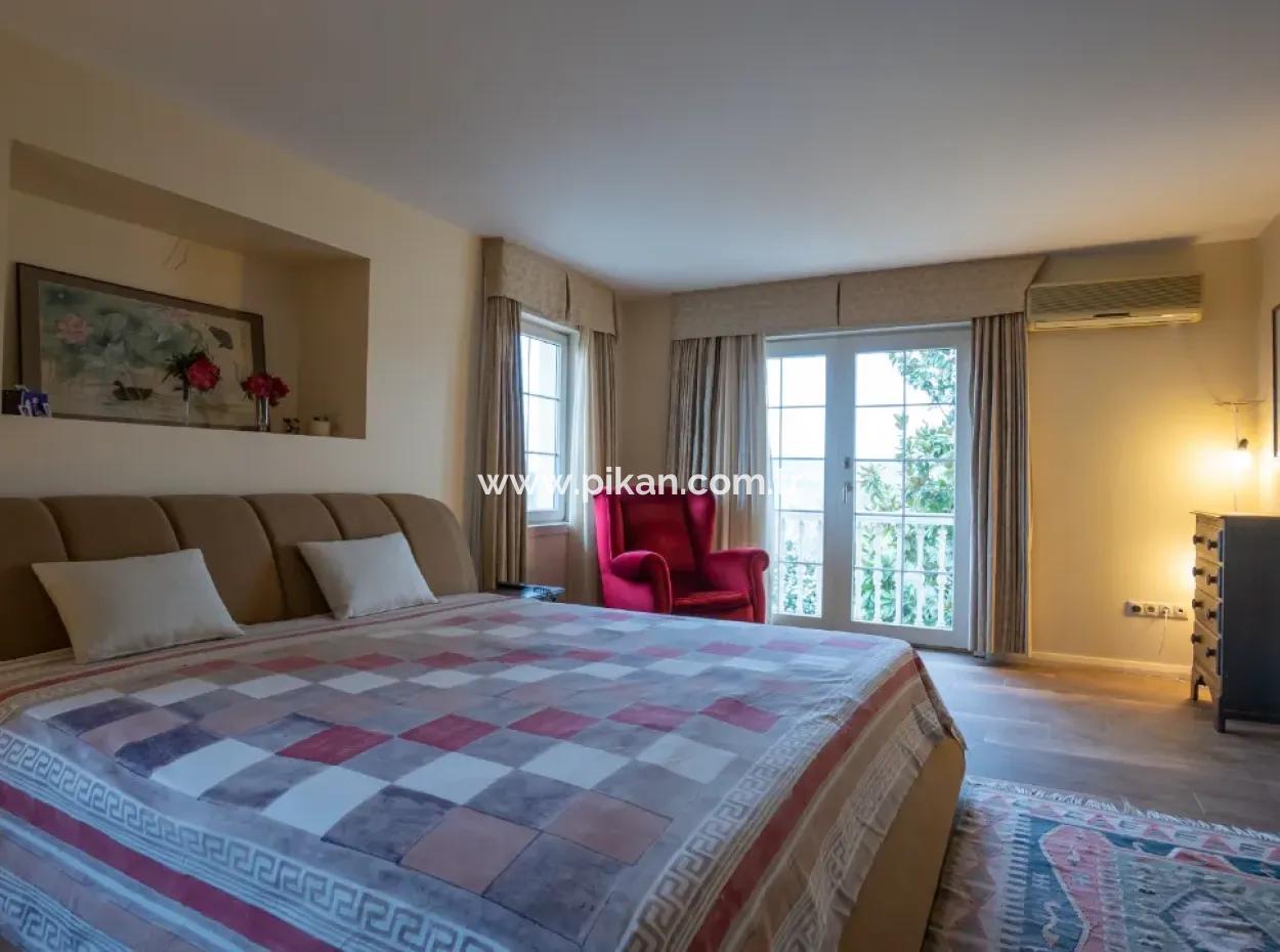 7 In 1 Detached Luxury House On A 2300 M2 Plot For Sale In Zekeriyaköy, Istanbul