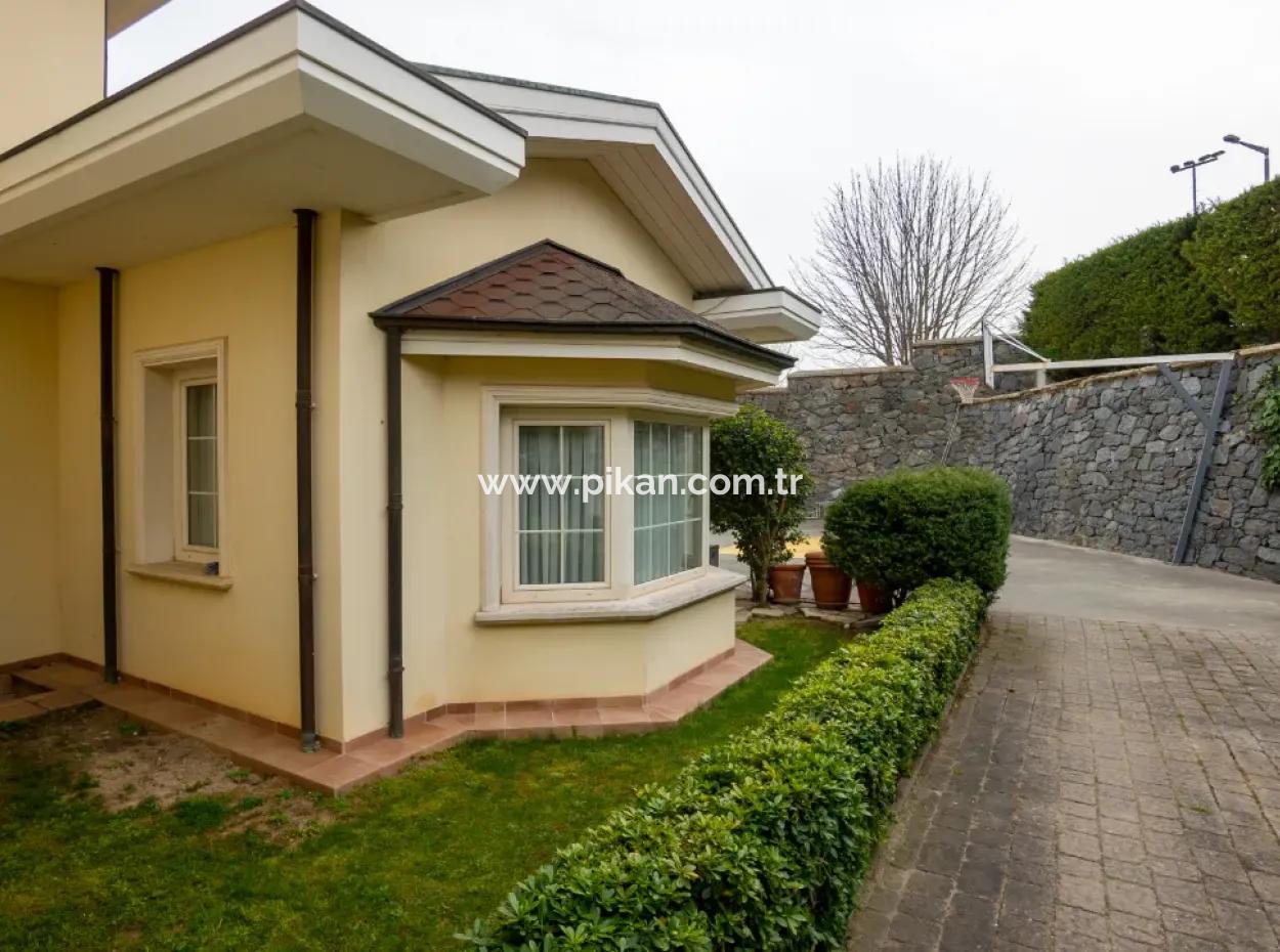 7 In 1 Detached Luxury House On A 2300 M2 Plot For Sale In Zekeriyaköy, Istanbul