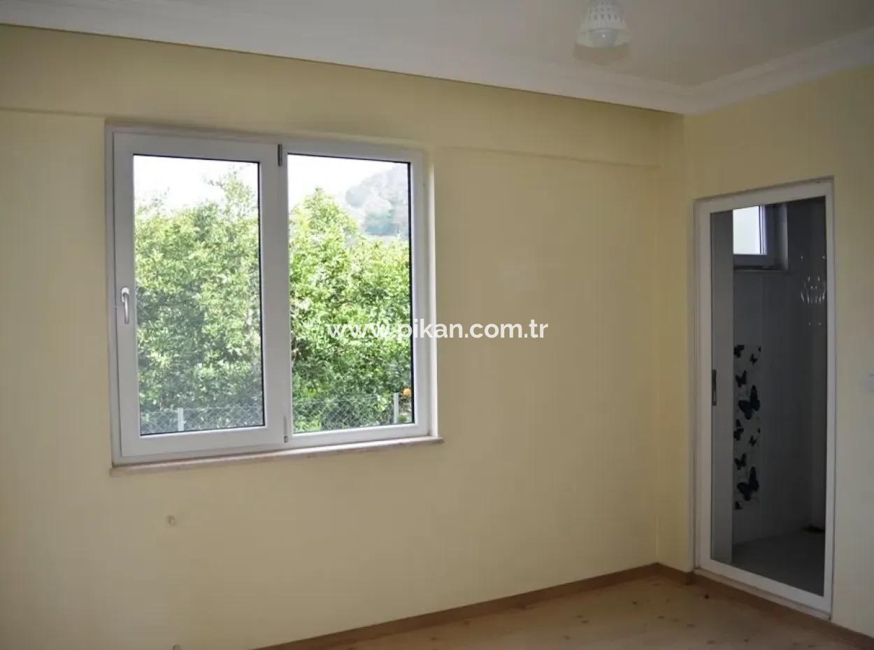 Oriya Detached With A Garden Apartment Rental In The Centre