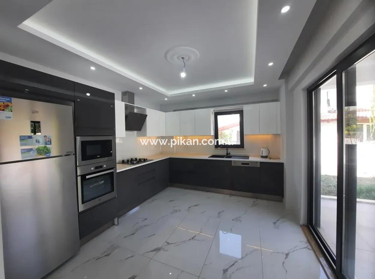 Muğla Dalyanda 520 M2 Arsada 230 M2 5+1 Ultra Lüks Villa Satılık