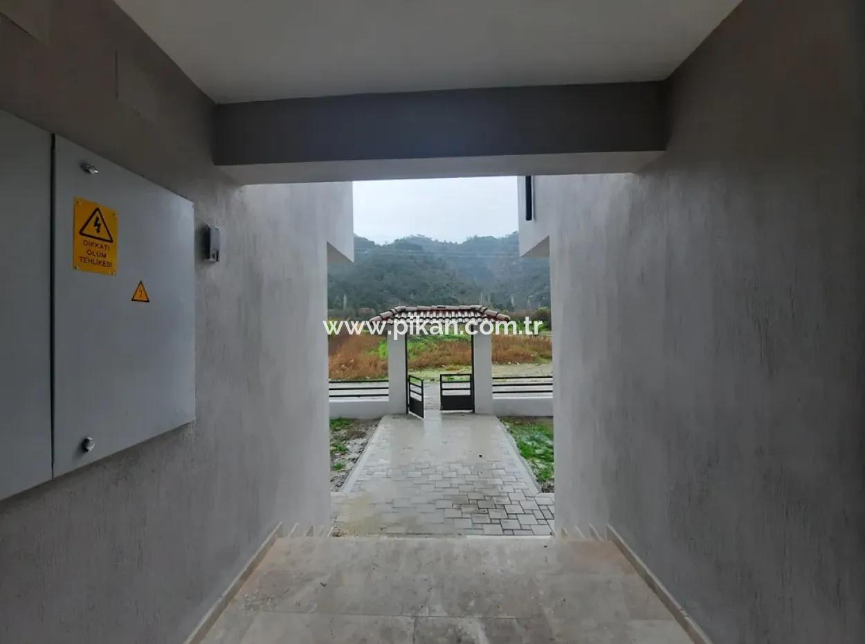 Ortaca Çaylıda Yerden Isıtmalı Sıfır Giriş Kat Daire Acil Satılık