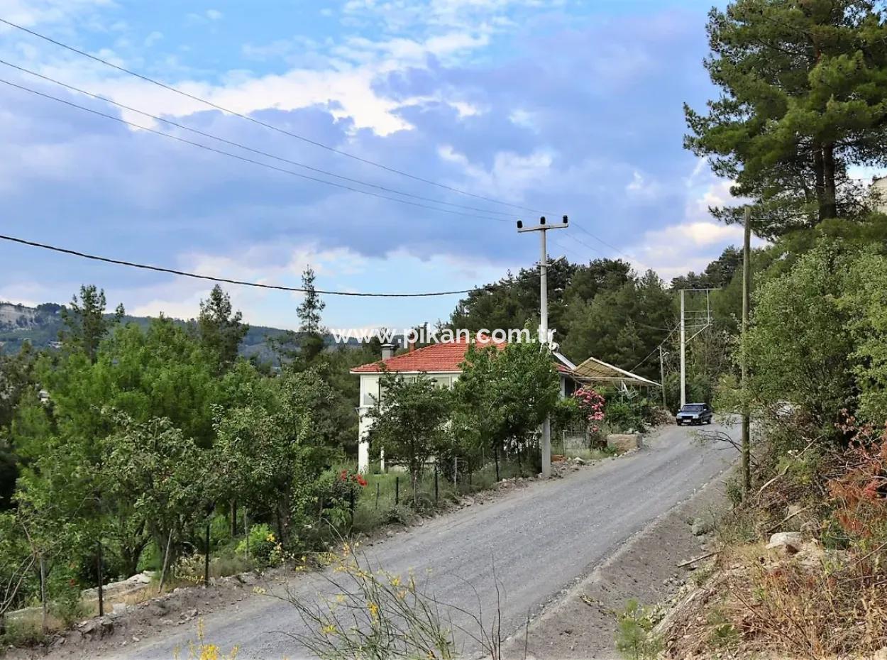 Denizli Çameli Ericekte İçinde 2 Adet Ev Bulunan Arazi Satılık