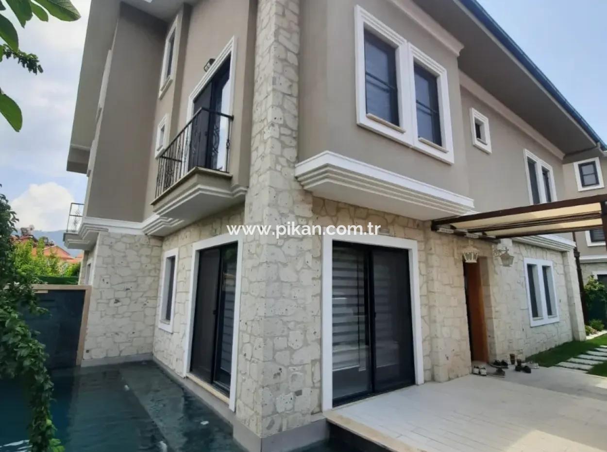 Muğla Dalyan Da Satılık Yüzme Havuzlu Sıfır, Eşyalı 5+1 Lüks Villa