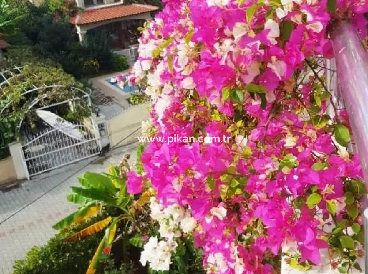 Foça Da Eşyalı Kiralık Çatı Katı Daire