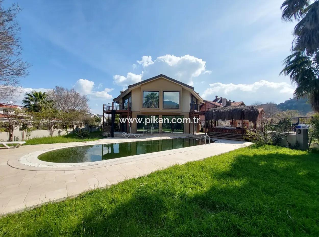 Muğla Dalyanda Kanala Sıfır 2+1 Site İçerisinde Satılık Villa