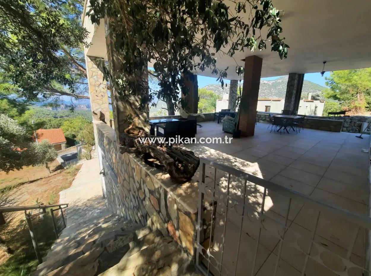 Muğla Dalyan Gökbelde Deniz Manzaralı, Yüzme Havuzlu, 1800 M2 Arazide 2+1  Eşyalı Taş Ev Kiralık
