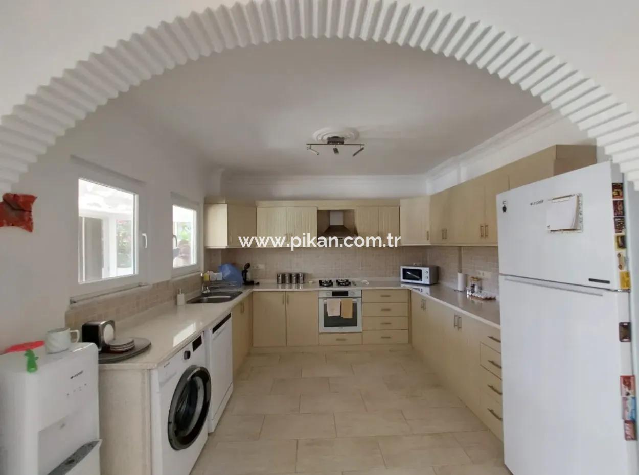 Dalyanda 580 M2 Arsada 120 M2  Yüzme Havuzlu Tek Katlı Kelepir  3+1 Ev Satılık