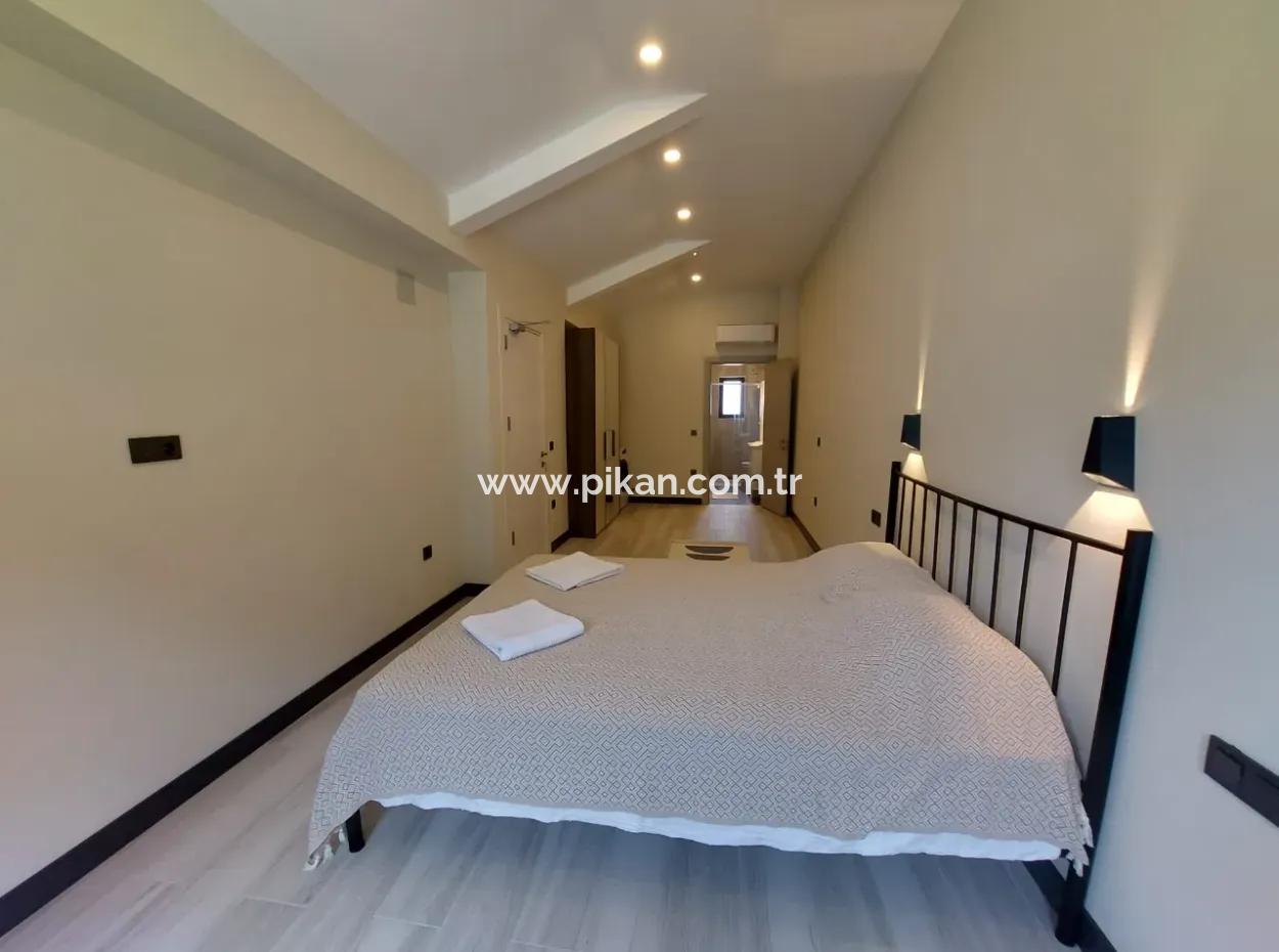 Muğla Dalyanda Kanala Sıfır 2.600 M2 Müstakil Arsada 8 Adet Sıfır Villa Turizm İşletme İçin Kiralık