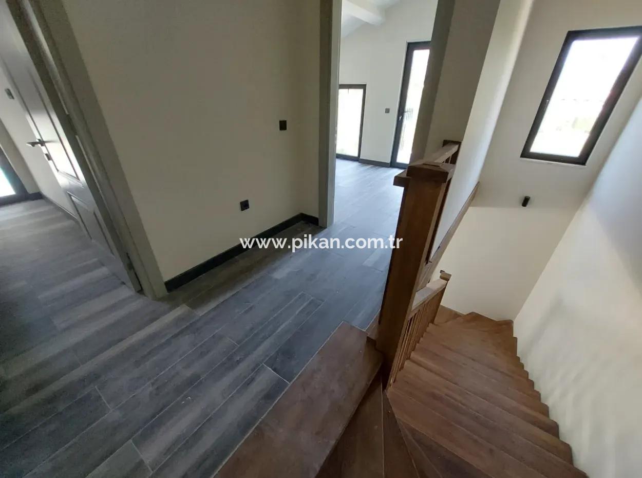 Muğla Dalyanda Kanala Sıfır 2.600 M2 Müstakil Arsada 8 Adet Sıfır Villa Turizm İşletme İçin Kiralık