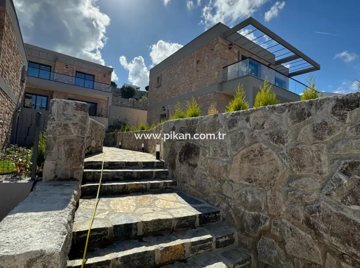 Muğla Bodrum Gündoğanda Deniz Manzaralı 4+1 Sıfır Dubleks Satılık