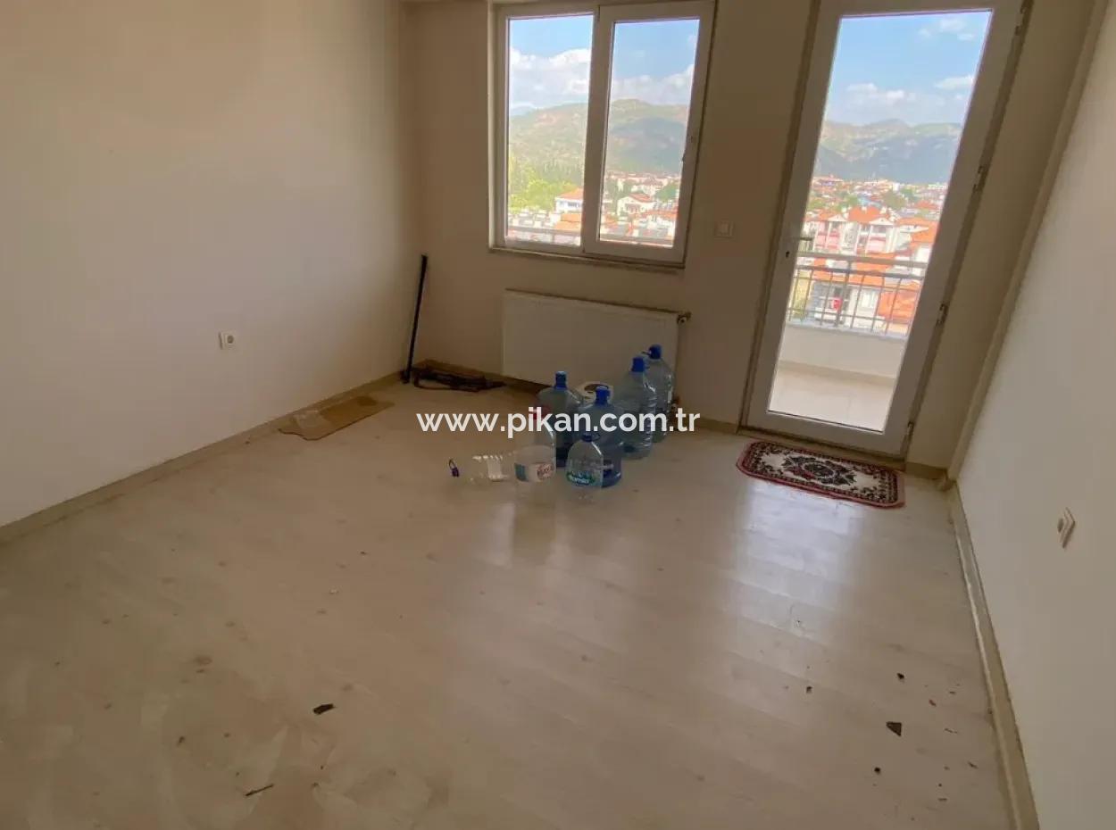 Ortaca Merkezde Satılık 3+1 165M2 Kaloriferli Daire.