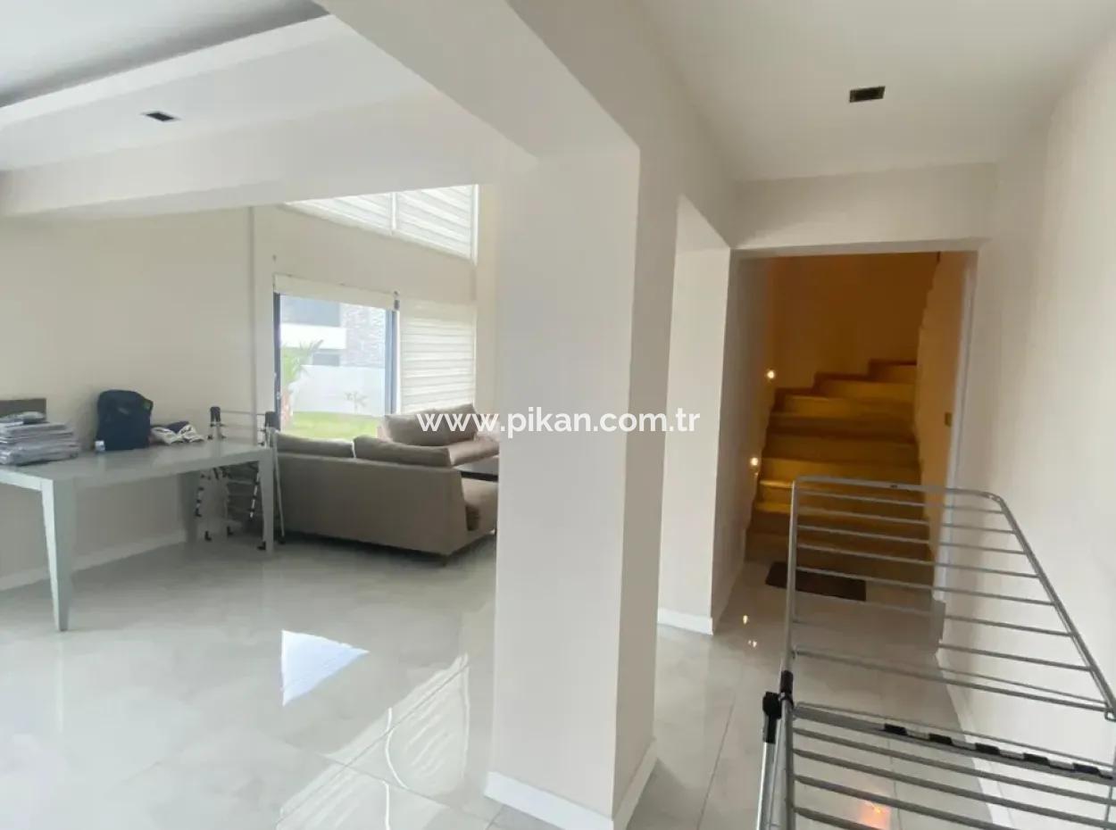 Ortaca Sarıgerme De 415 M2 Arsa İçerisinde, Eşyalı 4+1 Villa  Kiralık