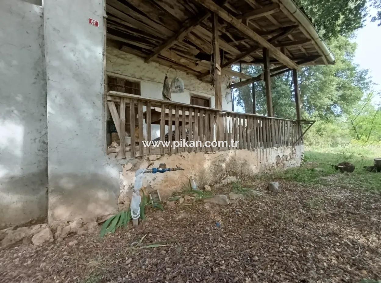 Muğla Menteşe Yaraş'ta Köy İçinde İmarlı 1228 M2 Arsa Ve Kargır Ev Satılık.   