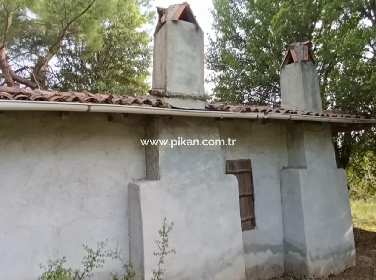 Muğla Menteşe Yaraş'ta Köy İçinde İmarlı 1228 M2 Arsa Ve Kargır Ev Satılık.   