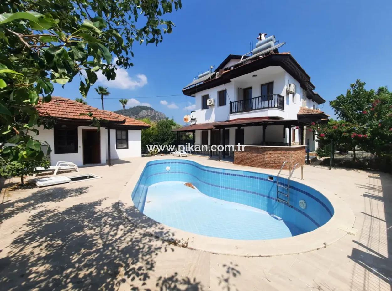 Muğla Ortaca Dalyan’da Yüzme Havuzlu 3+1, Ve  1+1 Eşyasız Villa Kiralık