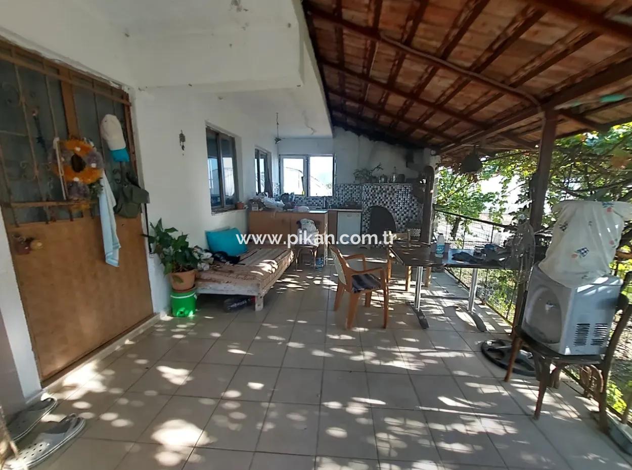 Ortaca Eskiköy’de 5.850 M² Göl Manzaralı Arazi Ve Köy Evi Satılık