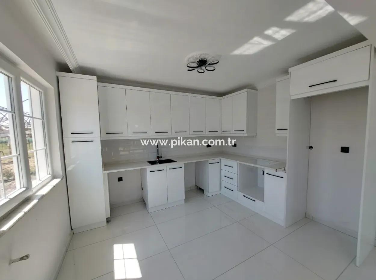 Muğla Ortaca Eskiköy’de  Doğanın Ortasında Huzurlu Bir Yaşam İçin İdeal 2+1 Tek Katlı Ev Kiralık.