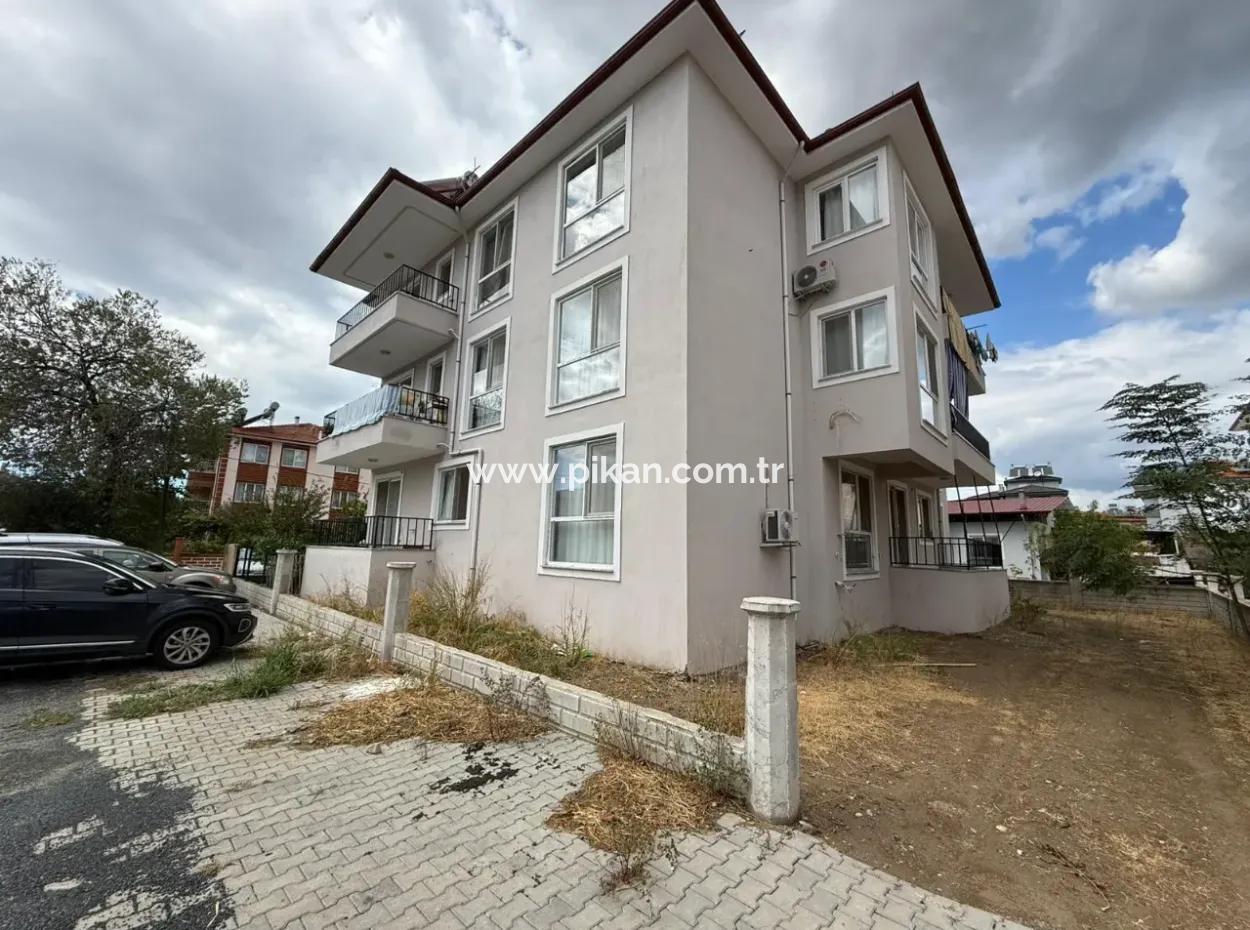 Ortaca Cumhuriyette 2+1 Bahçeli Giriş Kat Daire Satılık.