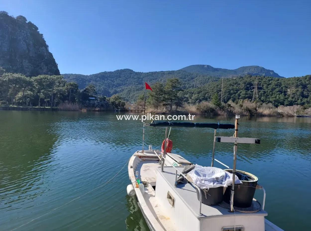 Muğla Dalyanda Kanala Sıfır Müstakil 5.000 M2 Ve  250 M2 İnşaat Hakkı Olan  Arazi Satılık