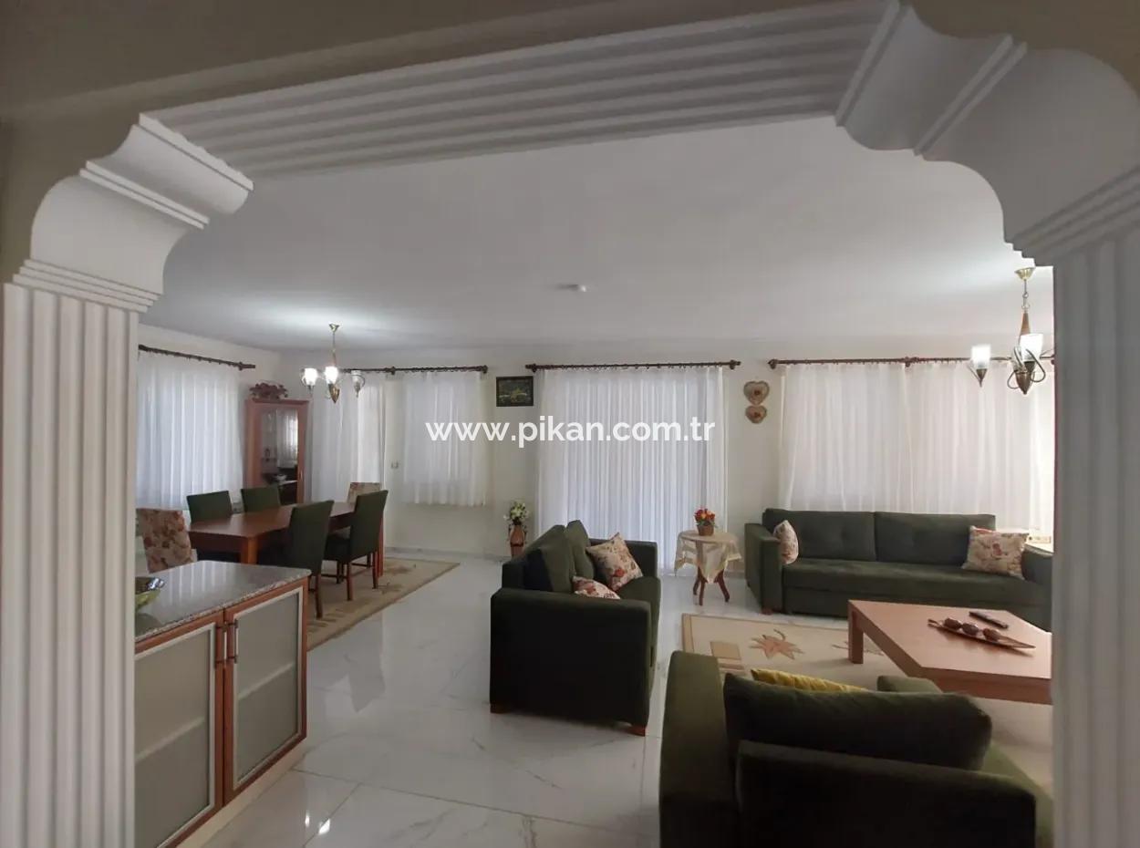 Dalyan Merkezde 5+1 Satılık Triplex Villa