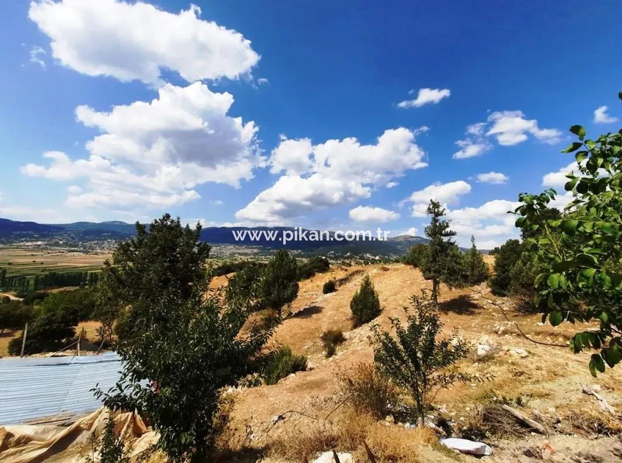 Çameli Kızılyakada 5 000 M2 Müstakil Arazide 2+1  Ev Ve  200 M2  Ahır Satılık