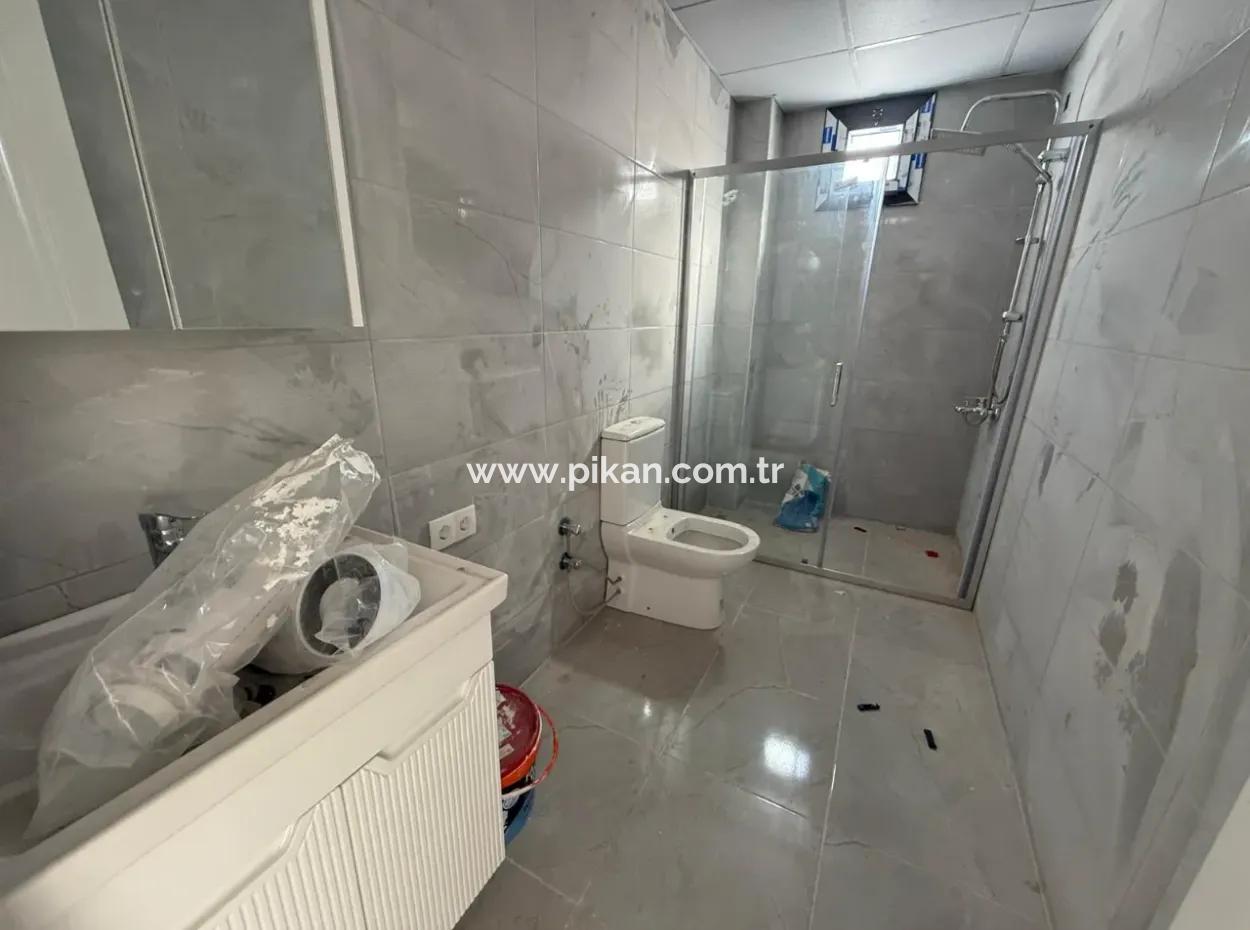 Muğla Ortaca Merkezde Yüzme Havuzlu Sıfır 3 Katlı Binanın Orta Katında Bulunan 1+1 Daire Satılık