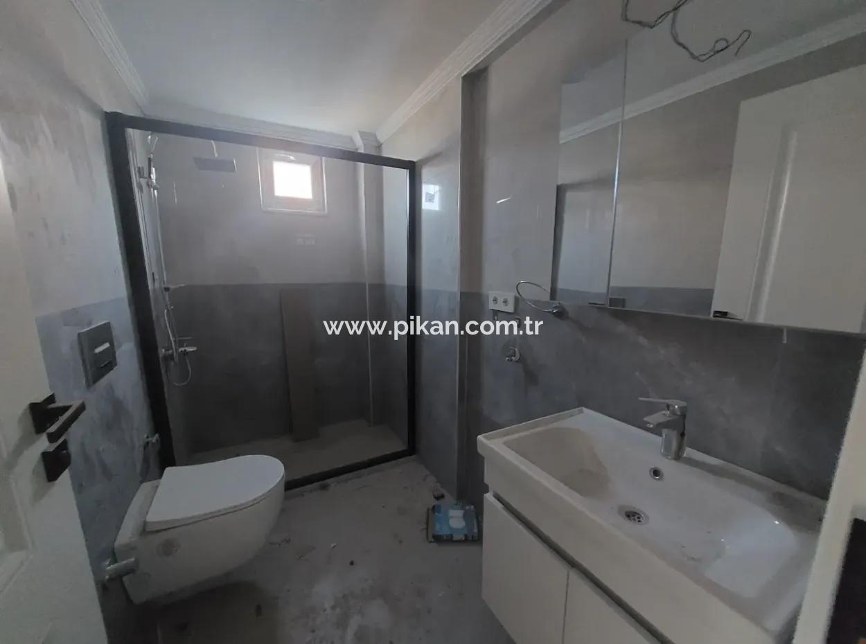 Muğla Ortaca Merkezde Yüzme Havuzlu Sıfır 3 Katlı Binanın Orta Katında Bulunan 1+1 Daire Satılık