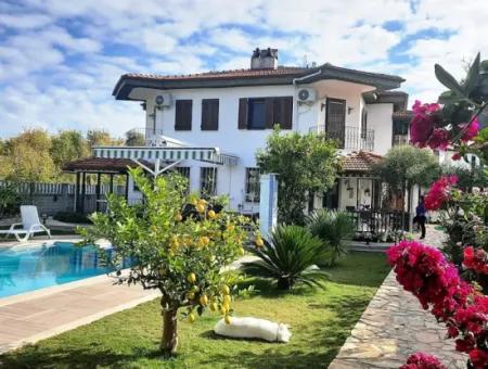 Muğla Dalyanda 845 M2 Arsada 6+2 Yüzme Havuzlu 2 Villa Satılık