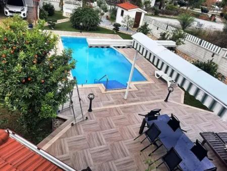 Muğla Dalyanda 845 M2 Arsada 6+2 Yüzme Havuzlu 2 Villa Satılık