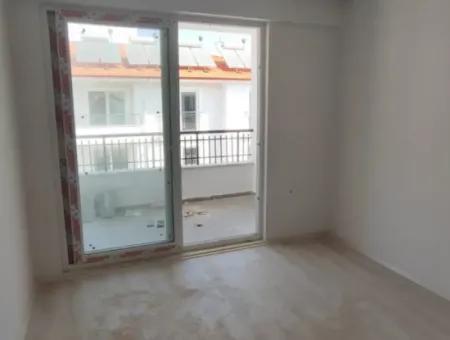 Karaburunda Havuzlu Sitede  2+1 Daire Satılık