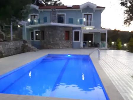 Fethiye Üzümlüde Doğa İçinde Satılık Yüzme Havuzlu Müstakil Lüks Villa