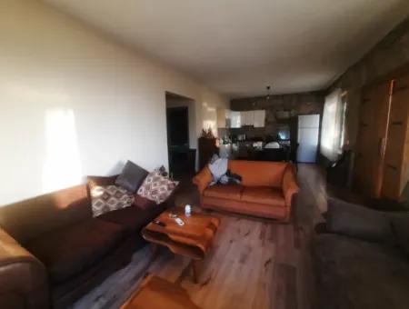 Muğla Dalyan Gökbelde Deniz Manzaralı, Yüzme Havuzlu, 1800 M2 Arazide 2+1  Eşyalı Taş Ev Kiralık