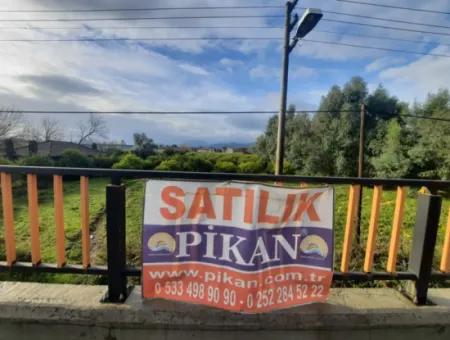 Köyceğiz Toparlar’da Ana Yola Cepheli 2.800 M² Ticari/Konut İmarlı Arsa Satılık