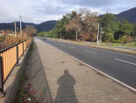 Köyceğiz Toparlar’da Ana Yola Cepheli 2.800 M² Ticari/Konut İmarlı Arsa Satılık