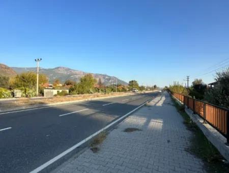 Köyceğiz Toparlar’da Ana Yola Cepheli 2.800 M² Ticari/Konut İmarlı Arsa Satılık