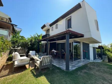 İzmir Güzelbahçe Kahramanderede 250 M2, 5+1 Dubleks Satılık Veya Kısmen Takas Olur