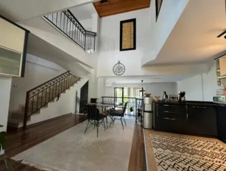 İzmir Güzelbahçe Kahramanderede 250 M2, 5+1 Dubleks Satılık Veya Kısmen Takas Olur