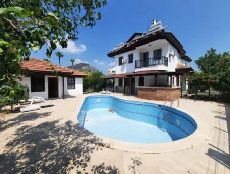 Muğla Ortaca Dalyan’da Yüzme Havuzlu 3+1, Ve  1+1 Eşyasız Villa Kiralık